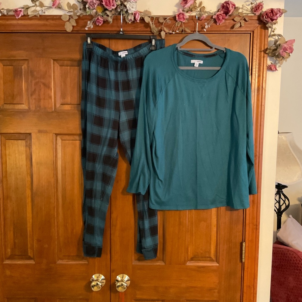 Green Long Sleeve Top and Plaid Pants Set, Sonoma, size XL, good condition.